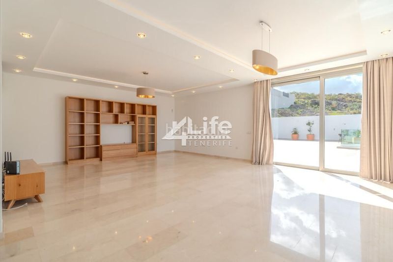 Foto 56ff9756-a953-4555-afa8-81fb8d330221. Casa amb aparcament piscina a Torviscas Centro y Alto Adeje