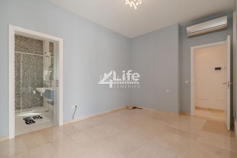 Foto 9700f24d-2afd-41a6-99da-9d0c28589e38. Casa amb aparcament piscina a Torviscas Centro y Alto Adeje