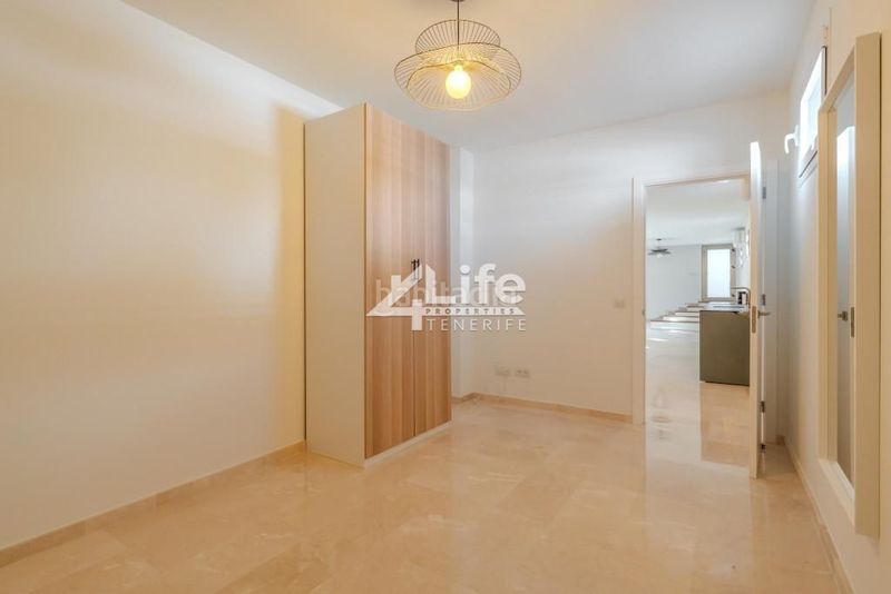 Foto a4631044-178d-4d8c-9c1e-ccc344af8aa5. Casa amb aparcament piscina a Torviscas Centro y Alto Adeje