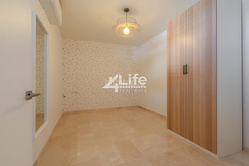 Foto bfe58e1b-f615-4880-a66f-39bc88d311e6. Casa amb aparcament piscina a Torviscas Centro y Alto Adeje