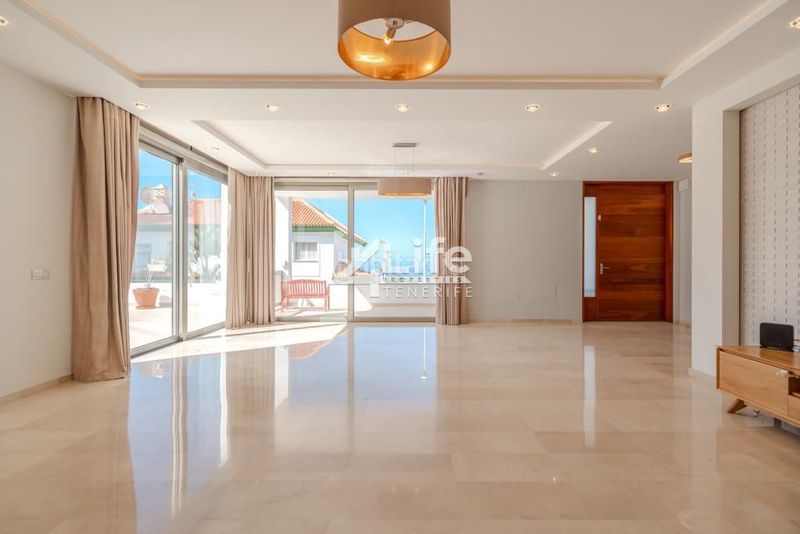 Foto d1d6bef2-b8d3-4eb6-8249-8fb28a034aa3. Casa amb aparcament piscina a Torviscas Centro y Alto Adeje