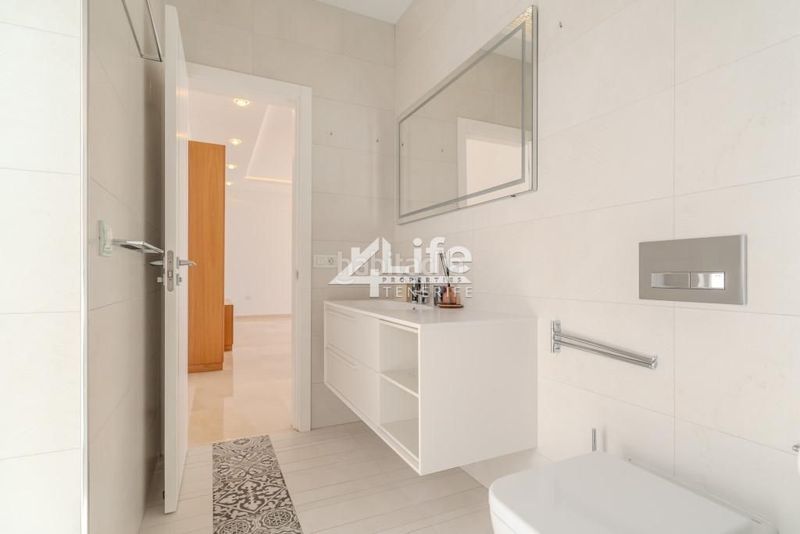 Foto d1e9c136-1e30-4847-821a-a2a773f8caef. Casa amb aparcament piscina a Torviscas Centro y Alto Adeje