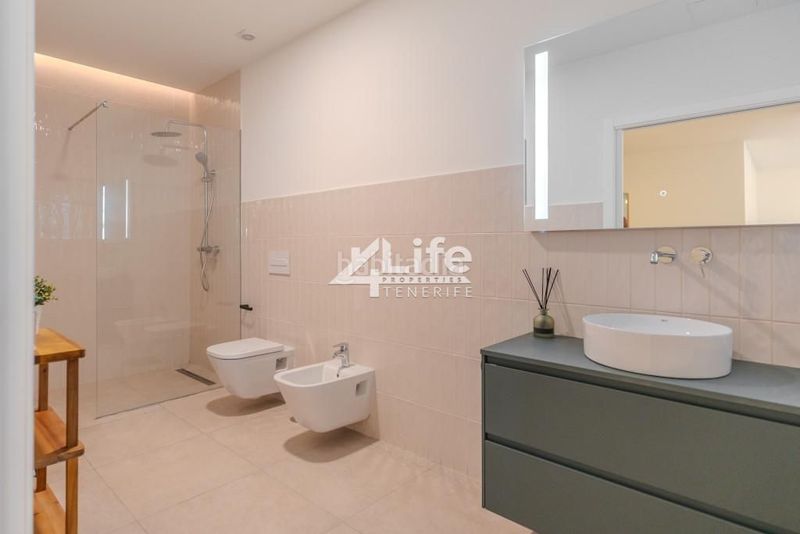 Foto dbfeec97-b944-4e26-adaf-4a7d4d25959a. Casa amb aparcament piscina a Torviscas Centro y Alto Adeje