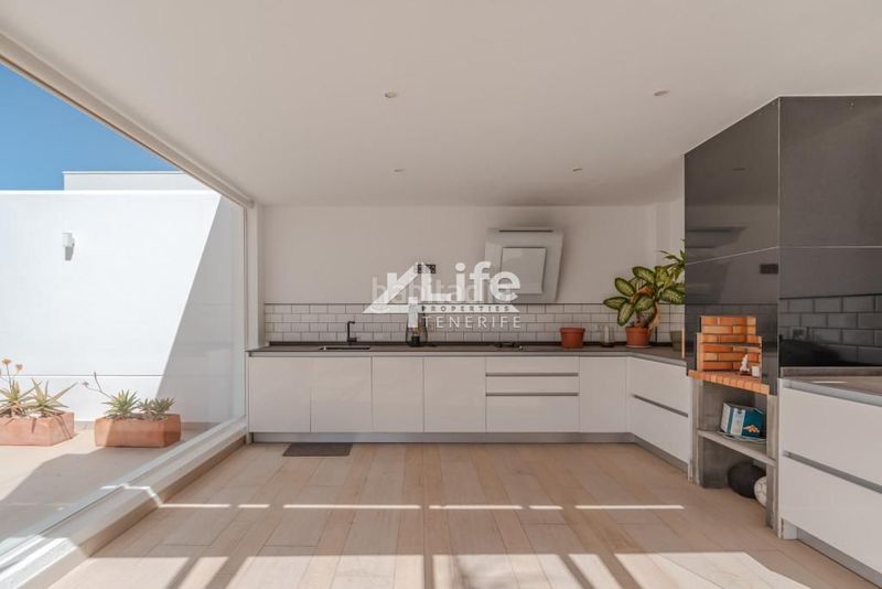 Foto e6a7b355-26b6-4f32-85a9-8e19cc528594. Casa amb aparcament piscina a Torviscas Centro y Alto Adeje