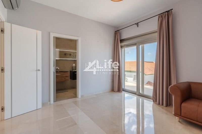 Foto ed5847a5-ea6d-44fe-b2b3-4cd87a76e7c2. Casa amb aparcament piscina a Torviscas Centro y Alto Adeje