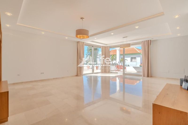 Foto f9580bb0-190a-47be-b96d-b4fb113e5891. Casa amb aparcament piscina a Torviscas Centro y Alto Adeje
