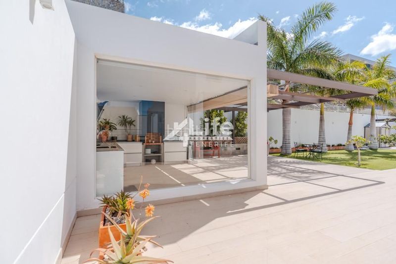 Foto f9c427cc-a658-4eec-9847-39a18958d530. Casa amb aparcament piscina a Torviscas Centro y Alto Adeje