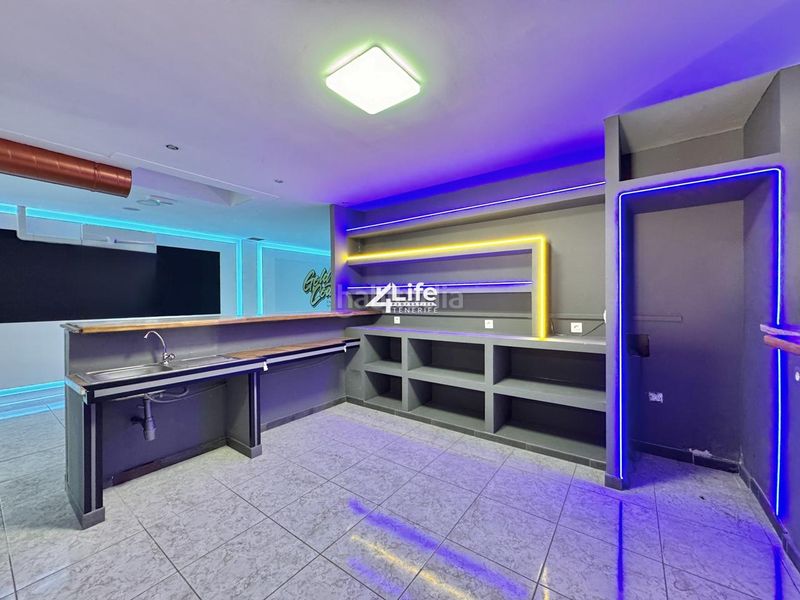 Foto b0a992ec-f276-462e-b36f-6c7d439c619e. Local comercial a Playa del Duque Adeje
