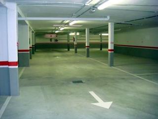 Car parking in Calle montgo