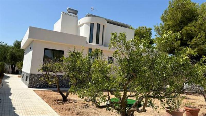 Foto 0adccc22-958b-4070-a99a-a99276844ddc. Casa ¡amplio chalet con parcela y piscina! en Los Girasoles Sant Vicent del Raspeig