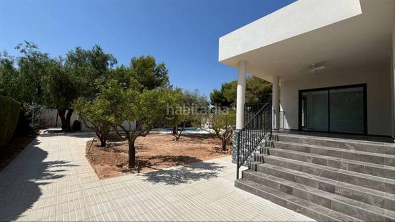 Foto b6dc72ee-6ac8-4604-a362-5eabf3499a2e. Casa ¡amplio chalet con parcela y piscina! en Los Girasoles Sant Vicent del Raspeig