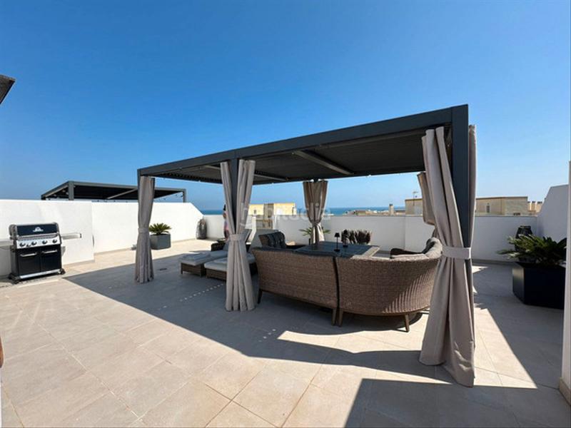 Foto 4b9003a0-c22d-41b4-bc5a-b351e52a835c. Piso comodidad junto al mar — con solárium, cenador y piscina en Oliva
