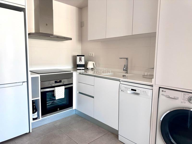 Foto ac720c04-4bd9-496f-a715-cfea8e38c9af. Piso comodidad junto al mar — con solárium, cenador y piscina en Oliva