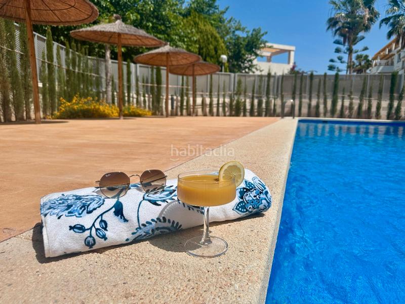 Foto c274a41c-ea3f-497d-8ca7-cb69d5adc384. Piso comodidad junto al mar — con solárium, cenador y piscina en Oliva