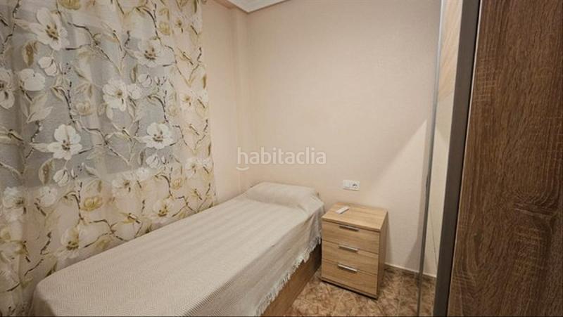 Foto 5dc3bead-3f12-49d6-826b-233f19b6d758. Pis a Antonio Machado Torrevieja