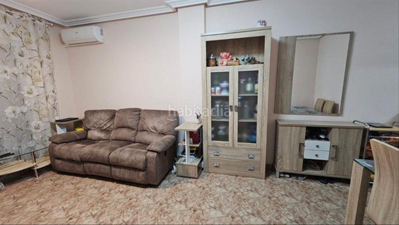 Foto 7909a7db-552a-44cb-b4e3-711b4026e15b. Pis a Antonio Machado Torrevieja