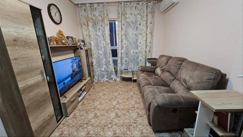 Foto bff25902-dff8-4da7-bd41-4735d13b961b. Pis a Antonio Machado Torrevieja