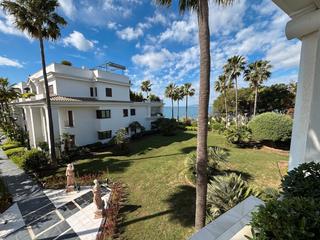 Apartament en Puerto de Estepona. Apartamento 4 dormitorio 1880m en estepona