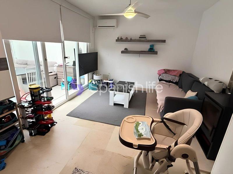 Foto 4a3cb61f-7b17-40b9-a06e-a31eb03408a4. Appartement avec piscine dans Playa Poniente Benidorm