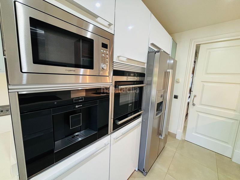 Foto 32d1c19f-5ebb-4488-ac87-7de0c754e50e. Piso apartamento 4 dormitorios 188 m2 en puerto de Estepona Estepona