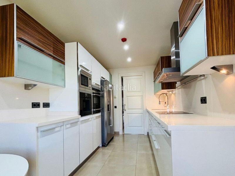 Foto 60ba7335-76c9-4141-b5b5-dae0061146b5. Piso apartamento 4 dormitorios 188 m2 en puerto de Estepona Estepona