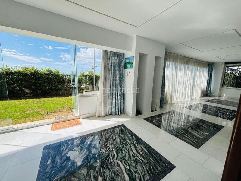 Foto ae97fa41-faa0-4d9d-88ad-a7c4afd62fc0. Piso apartamento 4 dormitorios 188 m2 en puerto de Estepona Estepona