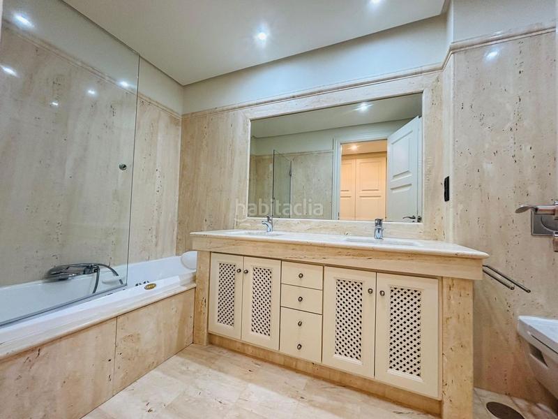 Foto d2e0ce5e-9d39-4462-95ad-aa082bee5822. Piso apartamento 4 dormitorios 188 m2 en puerto de Estepona Estepona