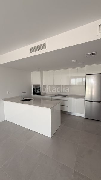 Foto a376ea37-0377-436b-8d30-d77225566db9. Apartament amb aparcament piscina a balcón de Finestrat-terra marina Finestrat