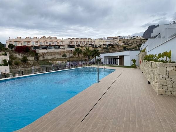 Foto c5d8b496-c5b1-4816-b268-d8404650978e. Xalet amb calefacció aparcament piscina a balcón de Finestrat-terra marina Finestrat