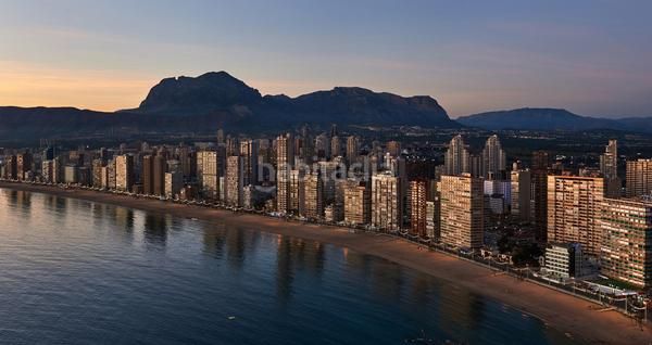 Foto 529b5535-7d81-4a20-b20e-4a96cd389e55. Apartament amb aparcament a Playa Poniente Benidorm