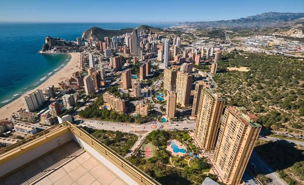 Foto ad3619b6-0158-4ab7-b787-ec1ee1e1dcdc. Apartament amb aparcament a Playa Poniente Benidorm