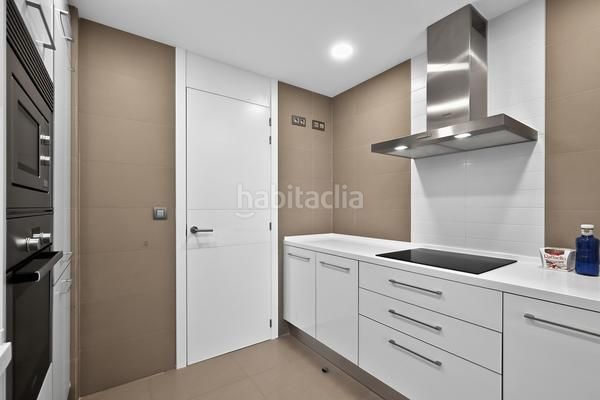 Foto c3326839-5984-4713-9f31-f9aa9517e97c. Apartament amb aparcament a Playa Poniente Benidorm