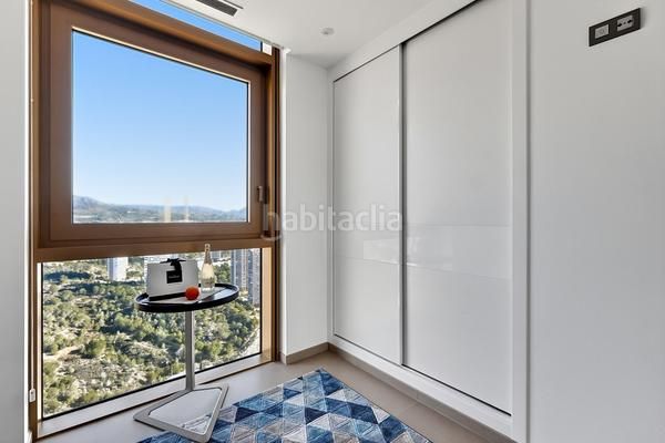 Foto c4f5ed94-7da5-406c-8843-744be07797c9. Apartament amb aparcament a Playa Poniente Benidorm