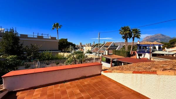 Foto a598650d-f959-4054-851b-6c6b22fdd428. Xalet amb aparcament piscina a Sierra Helada Benidorm