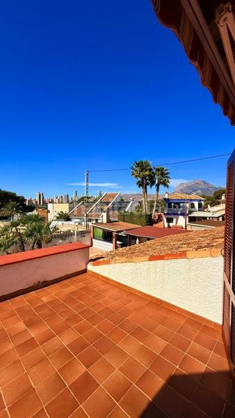 Foto f172e7fb-a947-4711-a45f-6e61f1021e01. Xalet amb aparcament piscina a Sierra Helada Benidorm