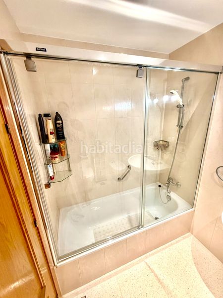 Foto b4bd37df-1be6-42ee-bb7f-f261d55a168e. Apartament amb calefacció aparcament piscina a Playa Poniente Benidorm