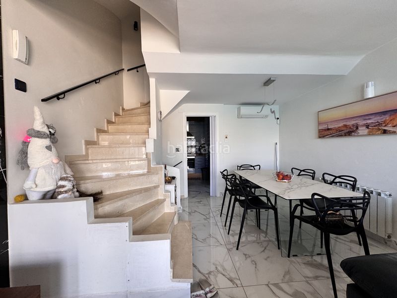 Foto 06e6aaae-0c63-4510-8c4f-8c92a908ba09. Casa adosada casa adosado con 3 dormitorios con vistas al mar y licencia turística en Benidorm