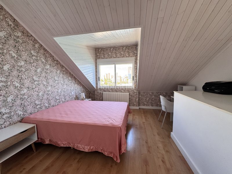 Foto 2ca469ec-a7db-4ce5-9bcb-f3b9782f47e4. Casa adosada casa adosado con 3 dormitorios con vistas al mar y licencia turística en Benidorm