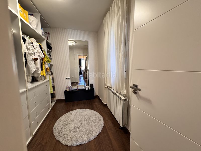 Foto 68d08ff0-d48f-4944-b1f2-c48a323d8e03. Casa adosada casa adosado con 3 dormitorios con vistas al mar y licencia turística en Benidorm