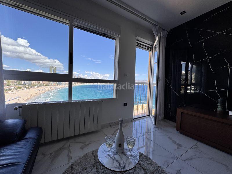 Foto 6d39bee7-8de7-40ec-912f-73021a1180a8. Casa adosada casa adosado con 3 dormitorios con vistas al mar y licencia turística en Benidorm