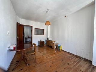 Etagenwohnung in Monterroso. Pisos para reformar