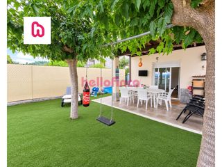 Chalet  Calle montsant. Casa independiente de una planta reformada con jardín en piera