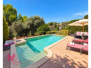 Xalet  Calle menahem begin. Chalet independiente reformado con piscina y 18 placas solares e