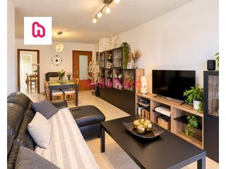 Etagenwohnung  Calle pau duarri. Piso amplio y luminoso en el eixample de navàs