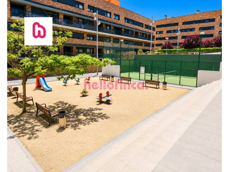 Foto bf3efe36-f983-4999-973d-32ee26c71e52. Àtic amb calefacció aparcament piscina a Can Gambús Sabadell