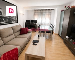 Appartement à Centre. Luminoso piso de 3 habitaciones en can mas  ripollet