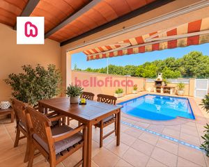 Casa a schiera in El Tancat-Mas d´en Gual. Casa adosada con piscina en mas astor  el vendrell