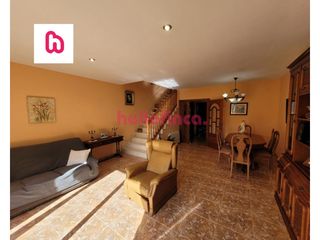 Doppelhaus in Santa Maria-l´Eixample-Sud Sumella. Casa pareada con terrazas y solárium en el eixample de cubelles