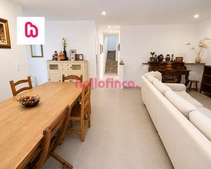 Chalet in Canyelles. Casa pareada con jardín y vistas a la montaña en canyelles  barc