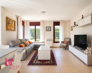 Chalet in Lliçà de Vall. Casa pareada y esquinera en lliçà de vall  can prat